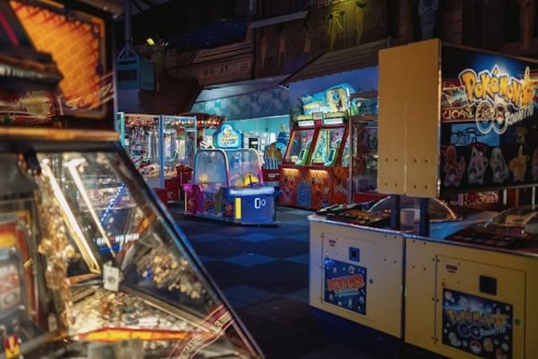 Comment appliquer les principes de l'économie comportementale dans un jeu de simulation de marché?
